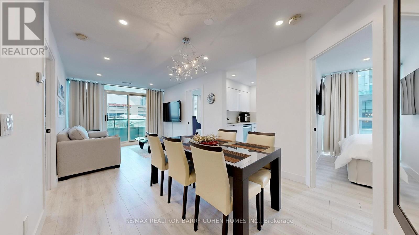 618 - 51 Lower Simcoe Street, Toronto, ON - Indoor Photo Showing Dining Room