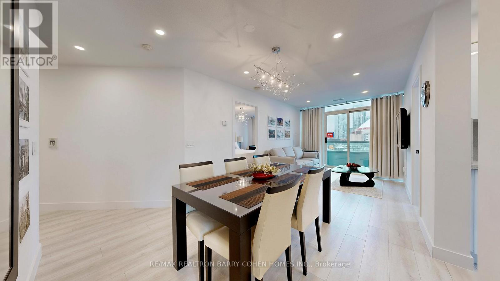 618 - 51 Lower Simcoe Street, Toronto, ON - Indoor Photo Showing Dining Room