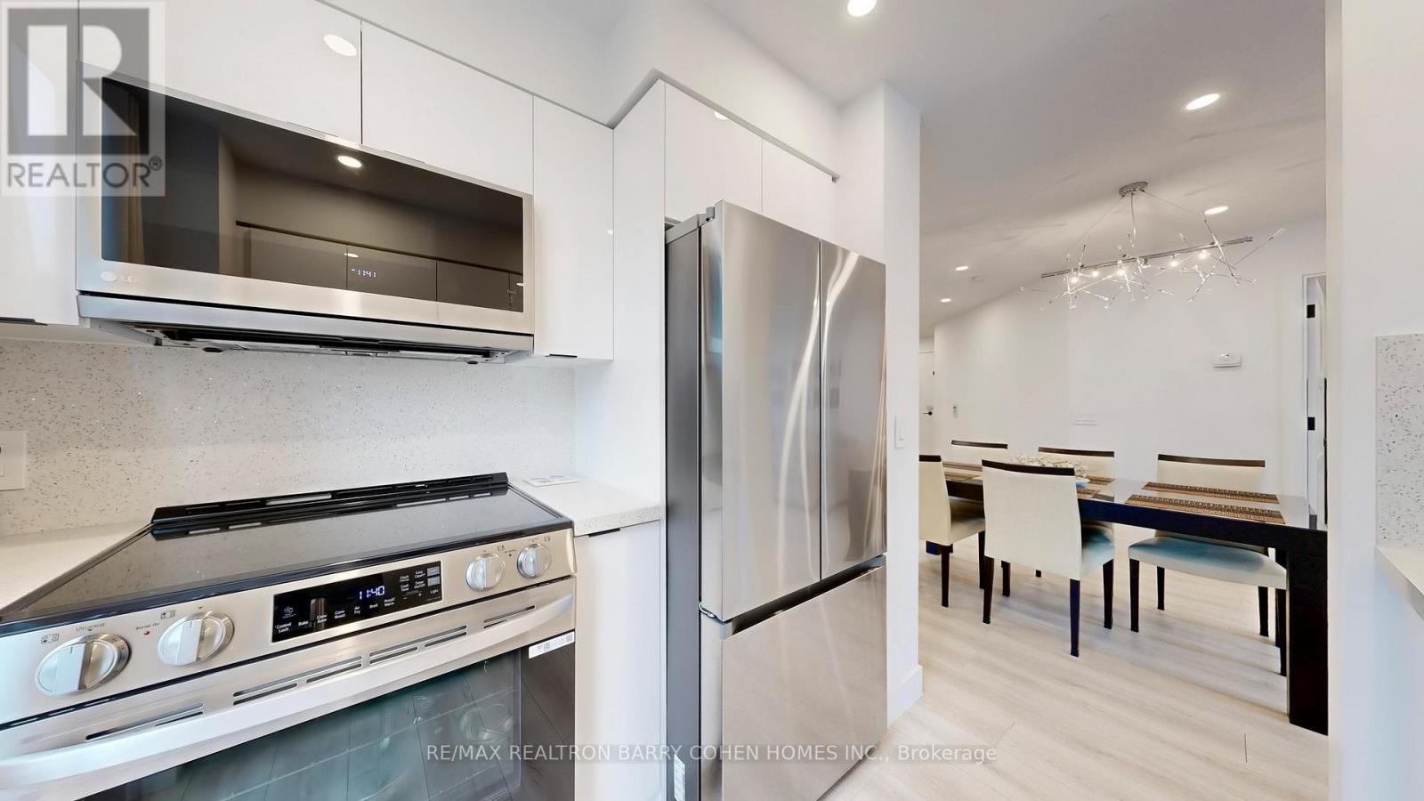 618 - 51 Lower Simcoe Street, Toronto, ON - Indoor Photo Showing Kitchen With Stainless Steel Kitchen