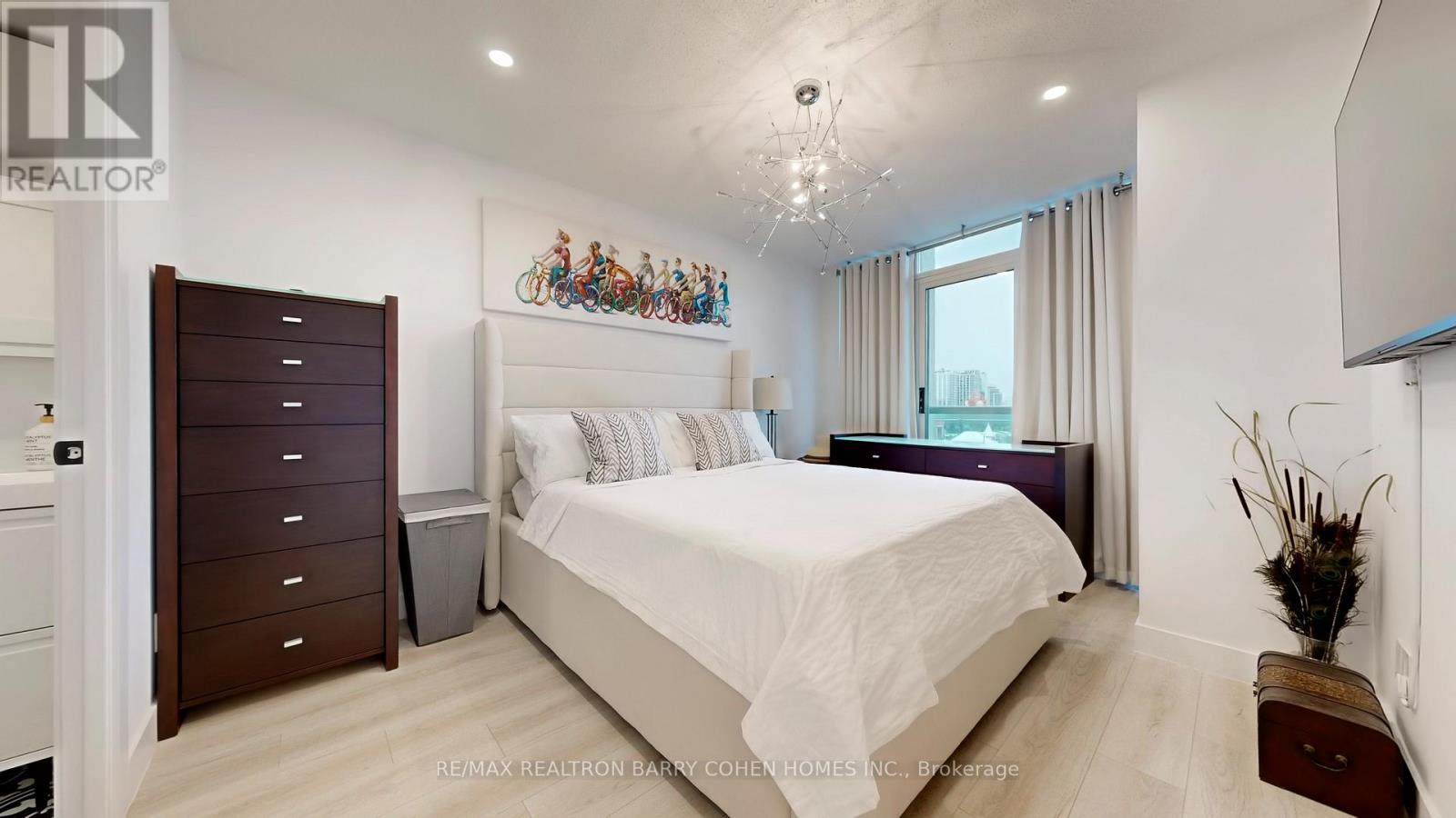 618 - 51 Lower Simcoe Street, Toronto, ON - Indoor Photo Showing Bedroom