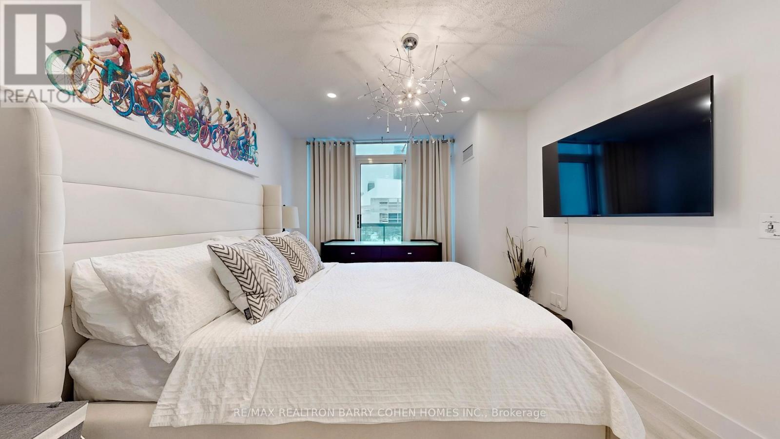 618 - 51 Lower Simcoe Street, Toronto, ON - Indoor Photo Showing Bedroom