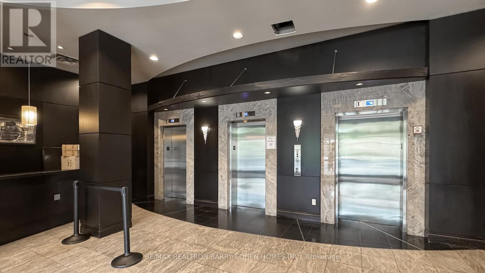 618 - 51 Lower Simcoe Street, Toronto, ON - Indoor Photo Showing Other Room