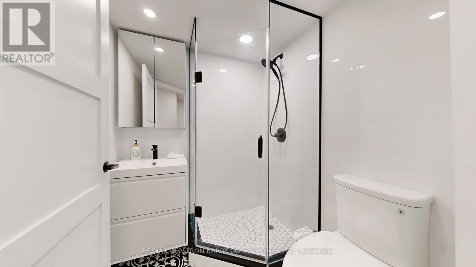 618 - 51 Lower Simcoe Street, Toronto, ON - Indoor Photo Showing Bathroom