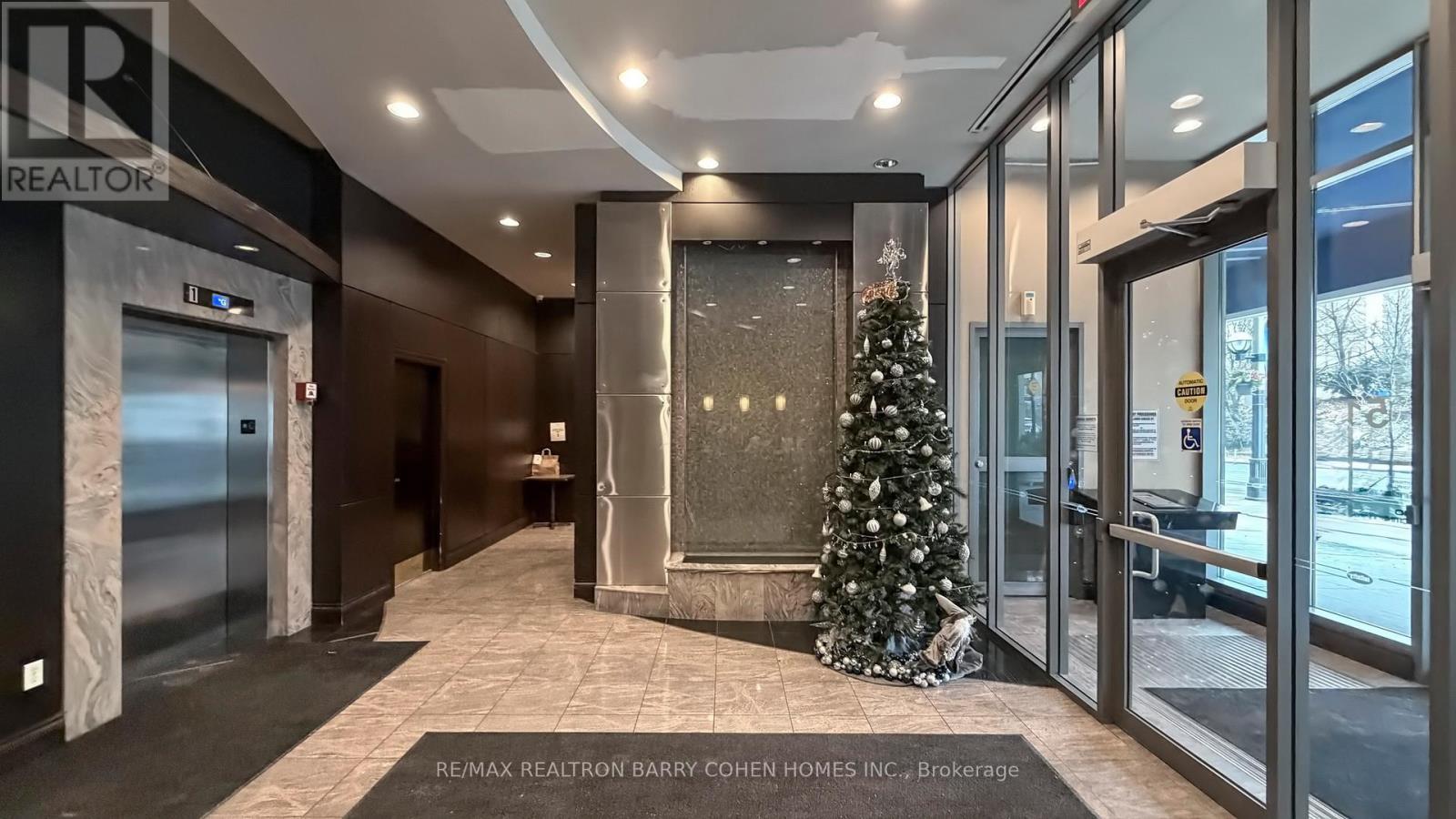 618 - 51 Lower Simcoe Street, Toronto, ON - Indoor Photo Showing Other Room