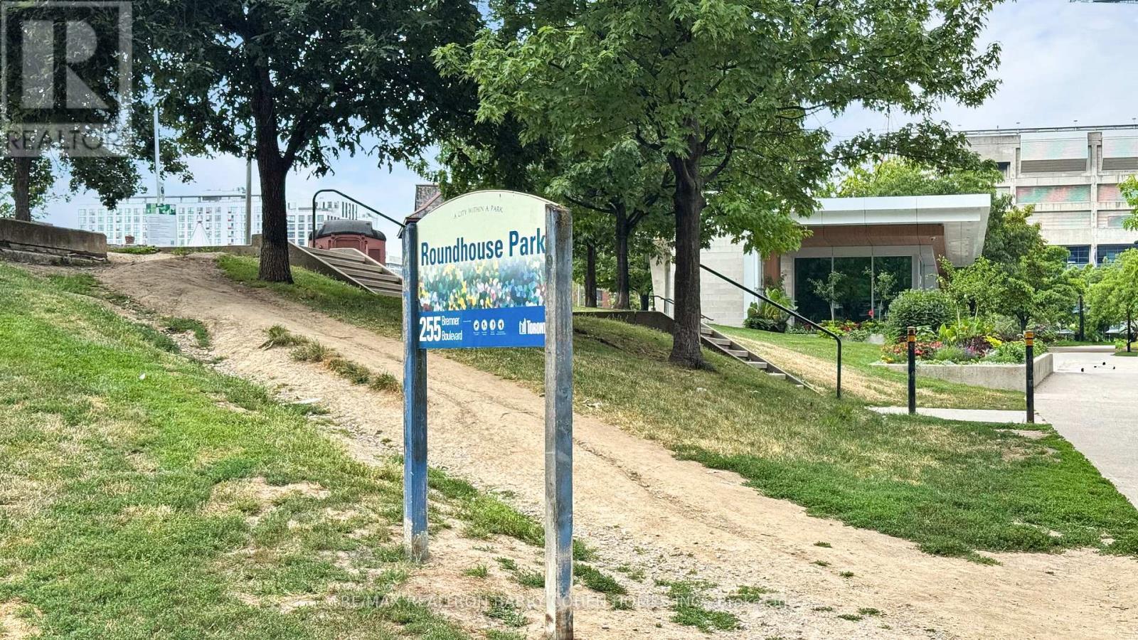 618 - 51 Lower Simcoe Street, Toronto, ON - Outdoor