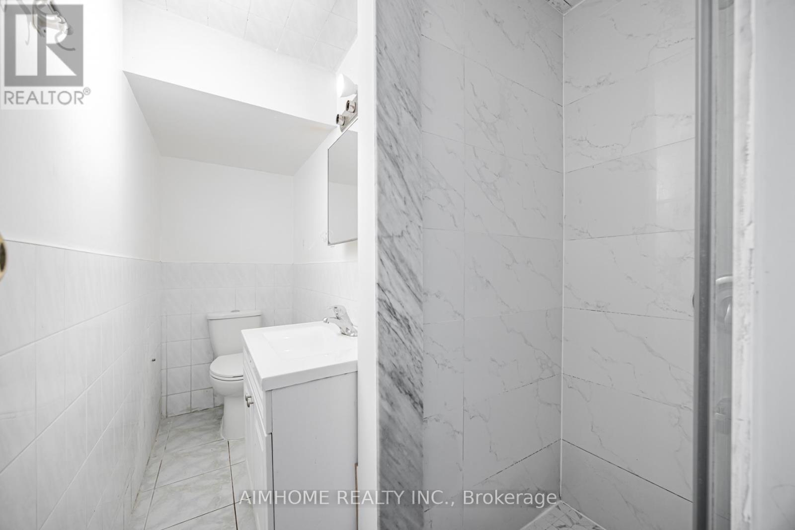 B3 - 144 Wolseley Street, Toronto, ON - Indoor Photo Showing Bathroom