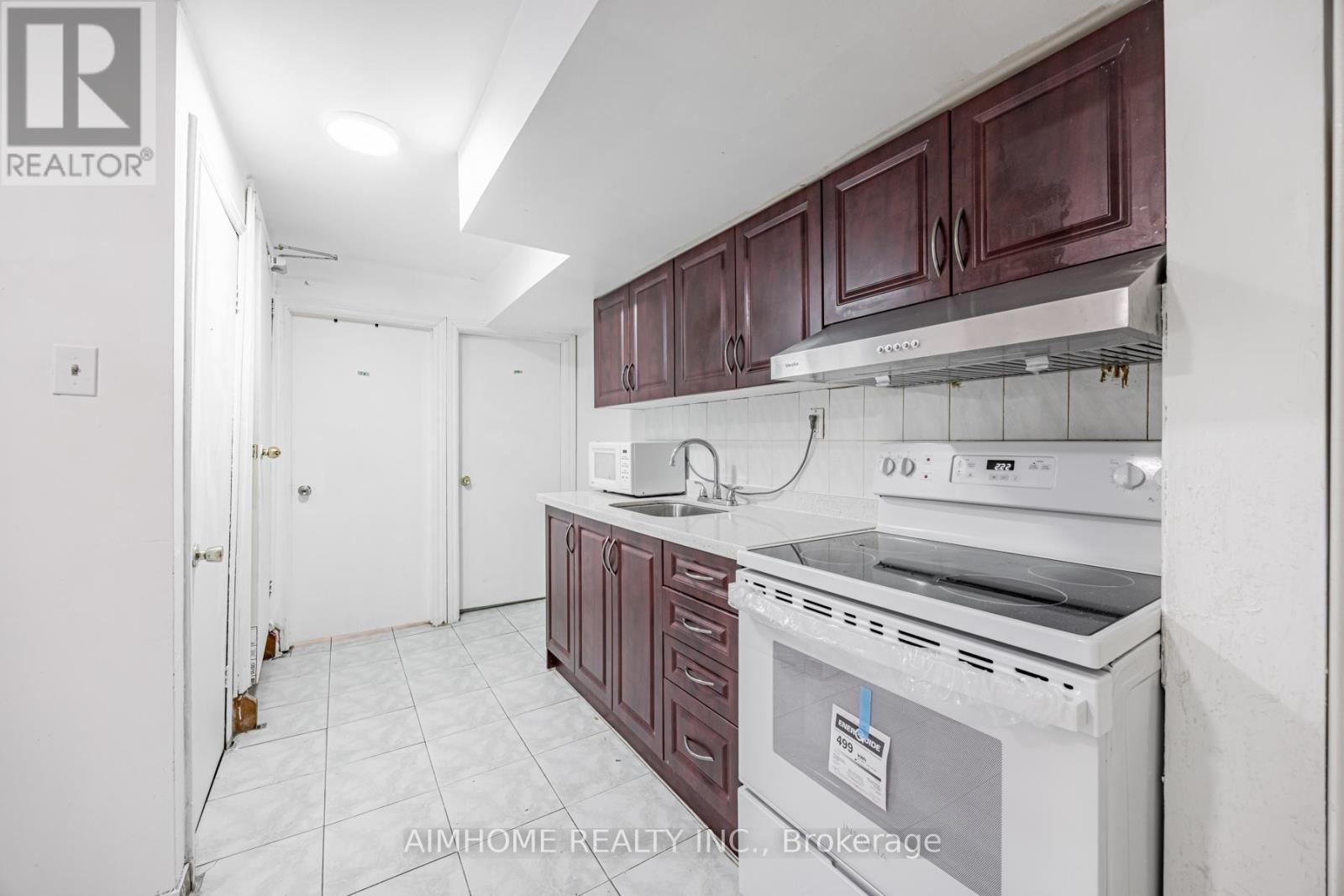 B3 - 144 Wolseley Street, Toronto, ON - Indoor Photo Showing Kitchen