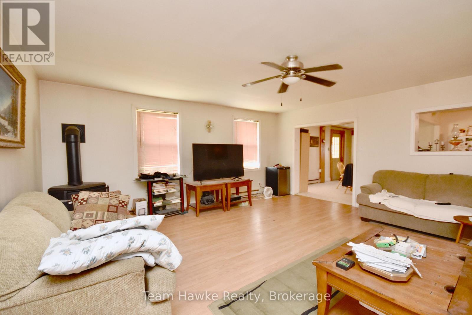 2645 St Amant Road, Severn, ON - Indoor Photo Showing Living Room