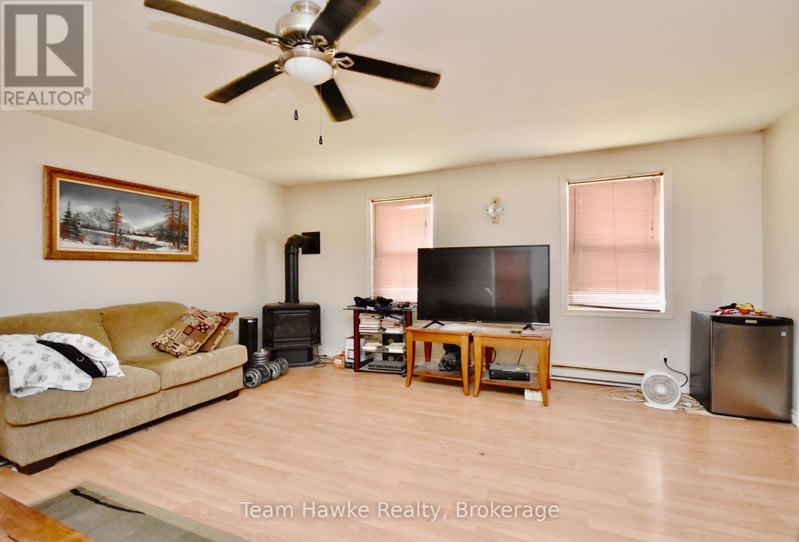 2645 St Amant Road, Severn, ON - Indoor Photo Showing Living Room