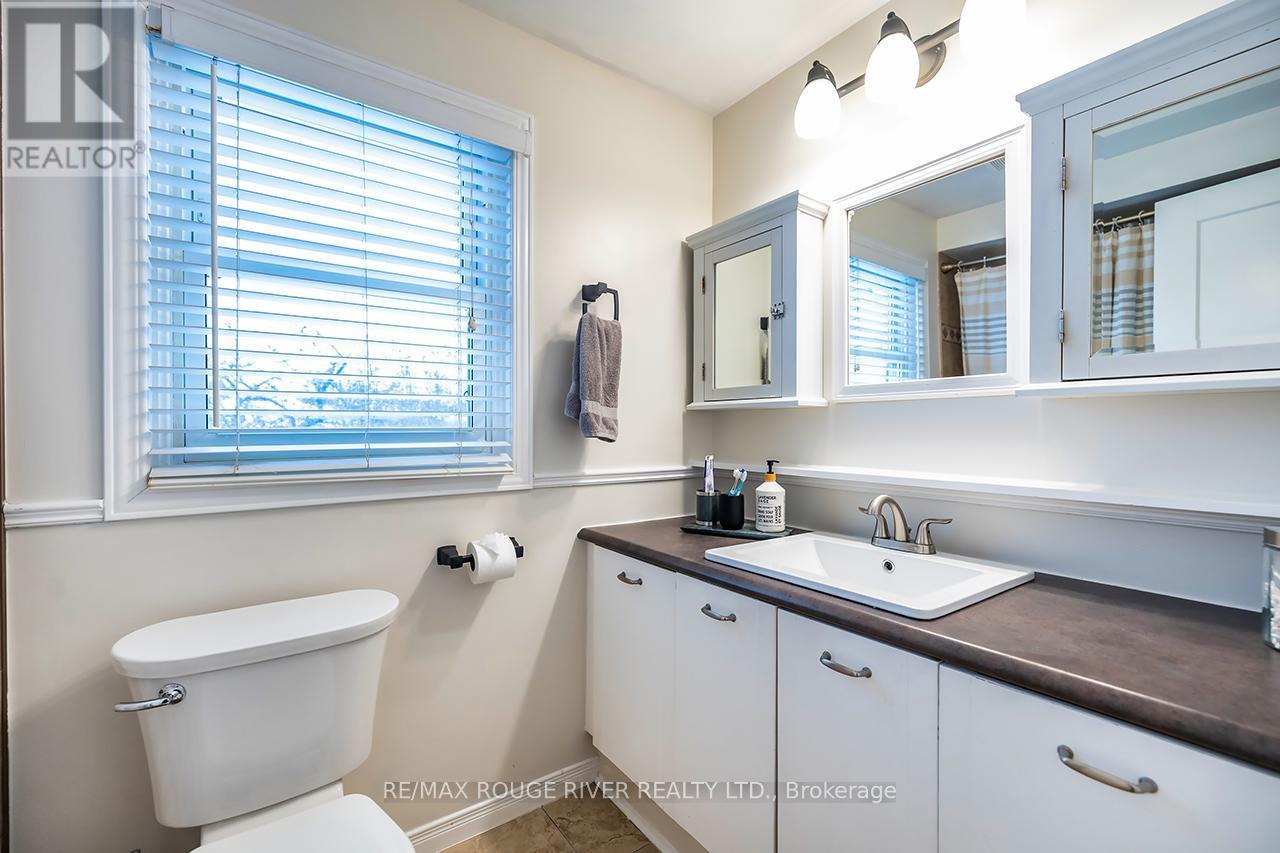 29 Elford Drive, Clarington (Bowmanville), ON - Indoor Photo Showing Bathroom