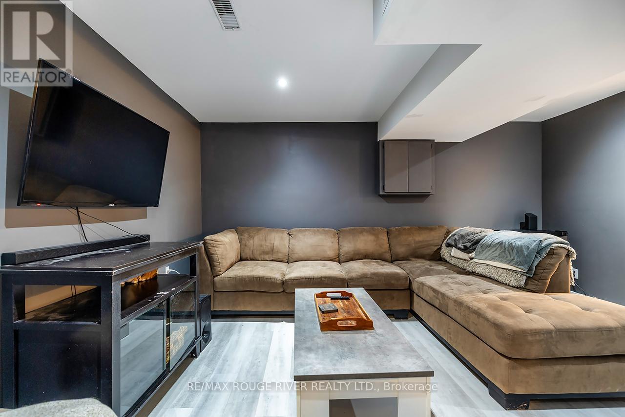 29 Elford Drive, Clarington (Bowmanville), ON - Indoor