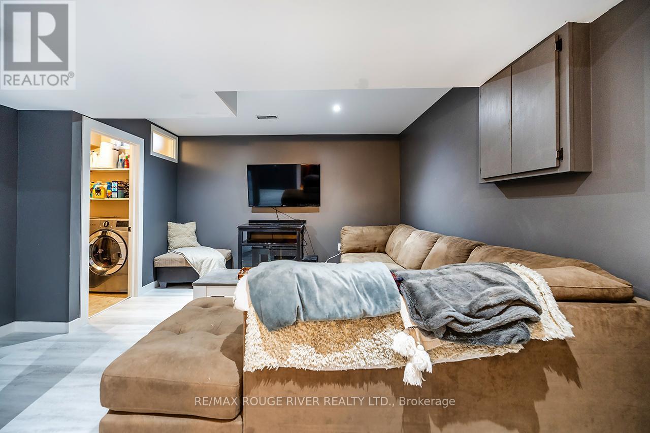 29 Elford Drive, Clarington (Bowmanville), ON - Indoor