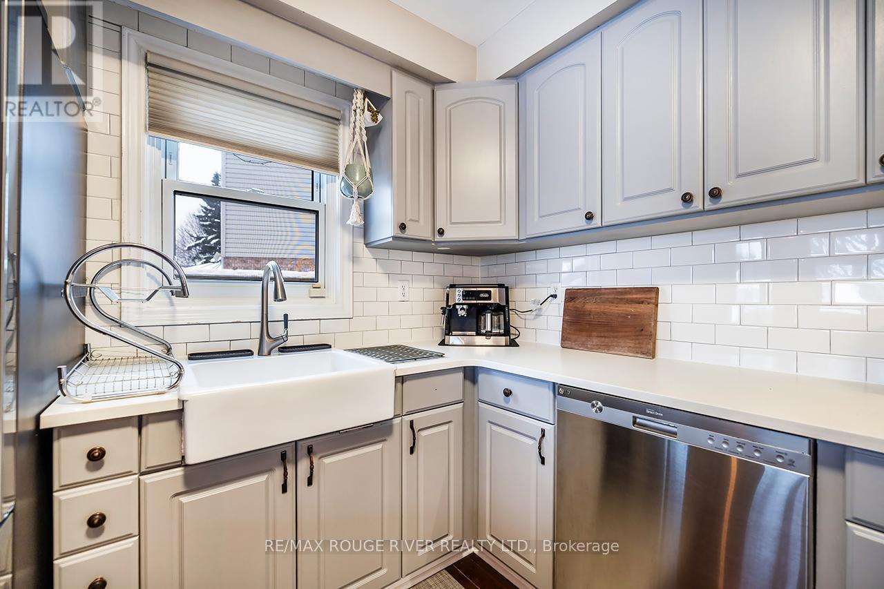 29 Elford Drive, Clarington (Bowmanville), ON - Indoor Photo Showing Kitchen