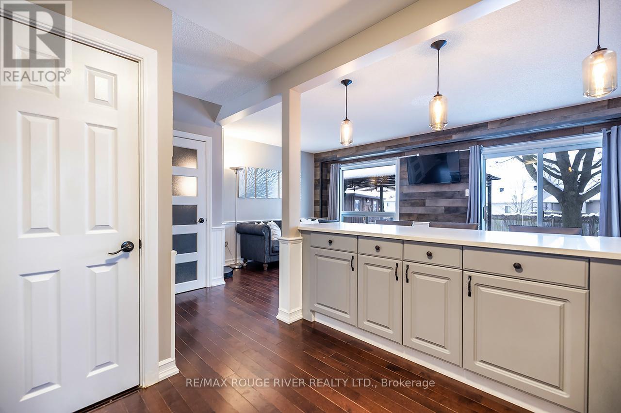 29 Elford Drive, Clarington (Bowmanville), ON - Indoor Photo Showing Kitchen