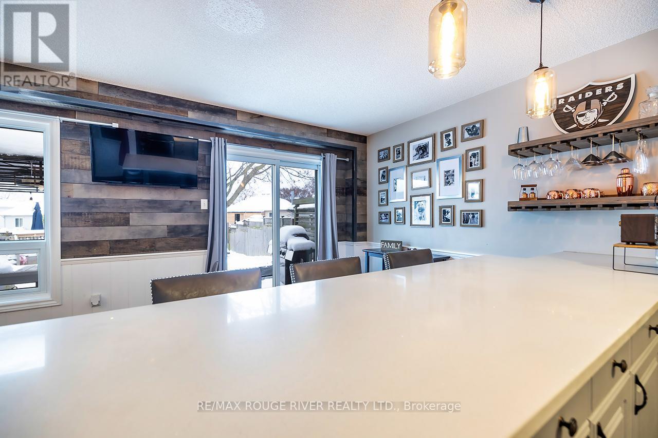 29 Elford Drive, Clarington (Bowmanville), ON - Indoor