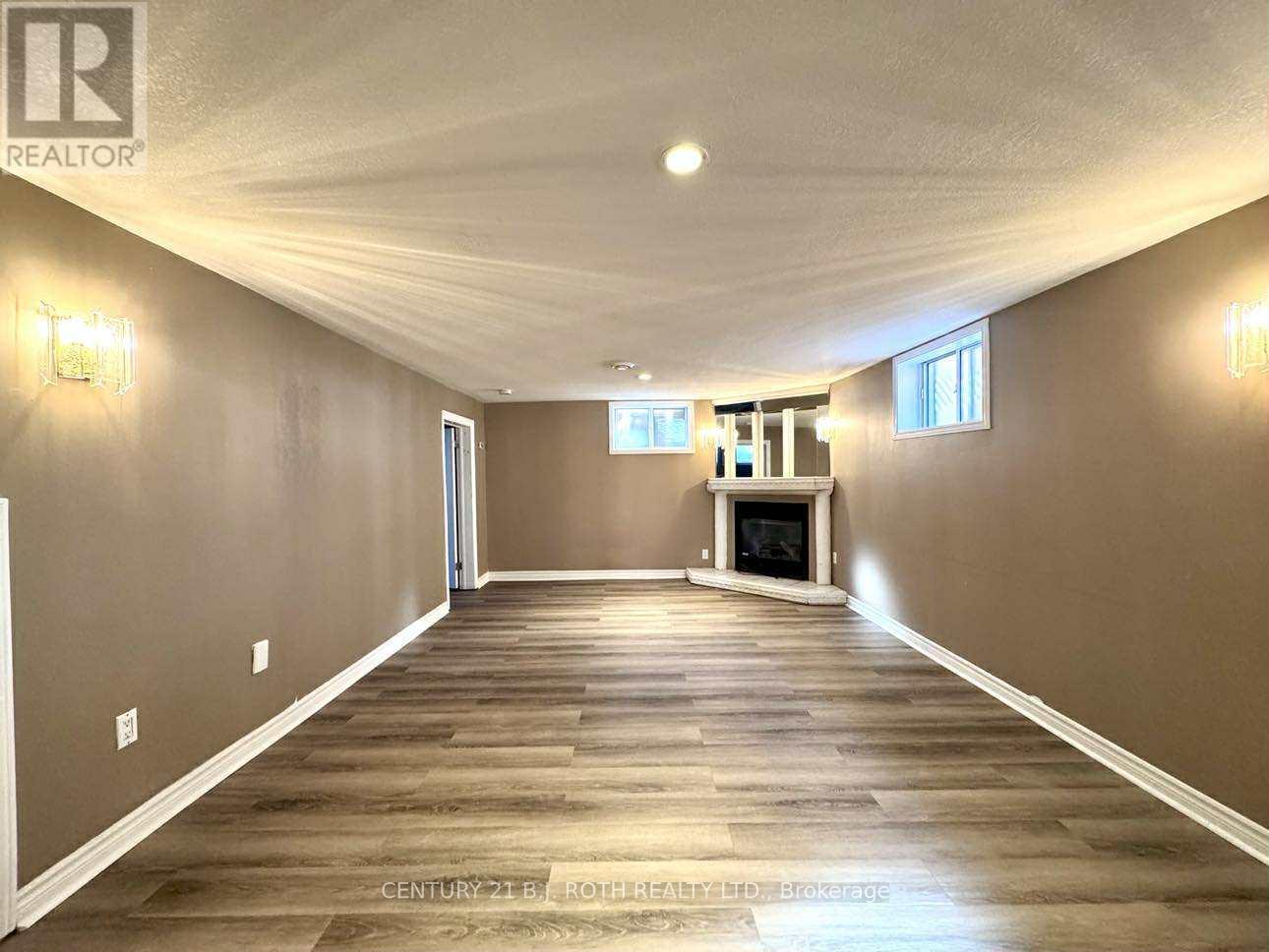 Bright spacious living room - Lower - 141 Gunn Street, Barrie, ON - Indoor