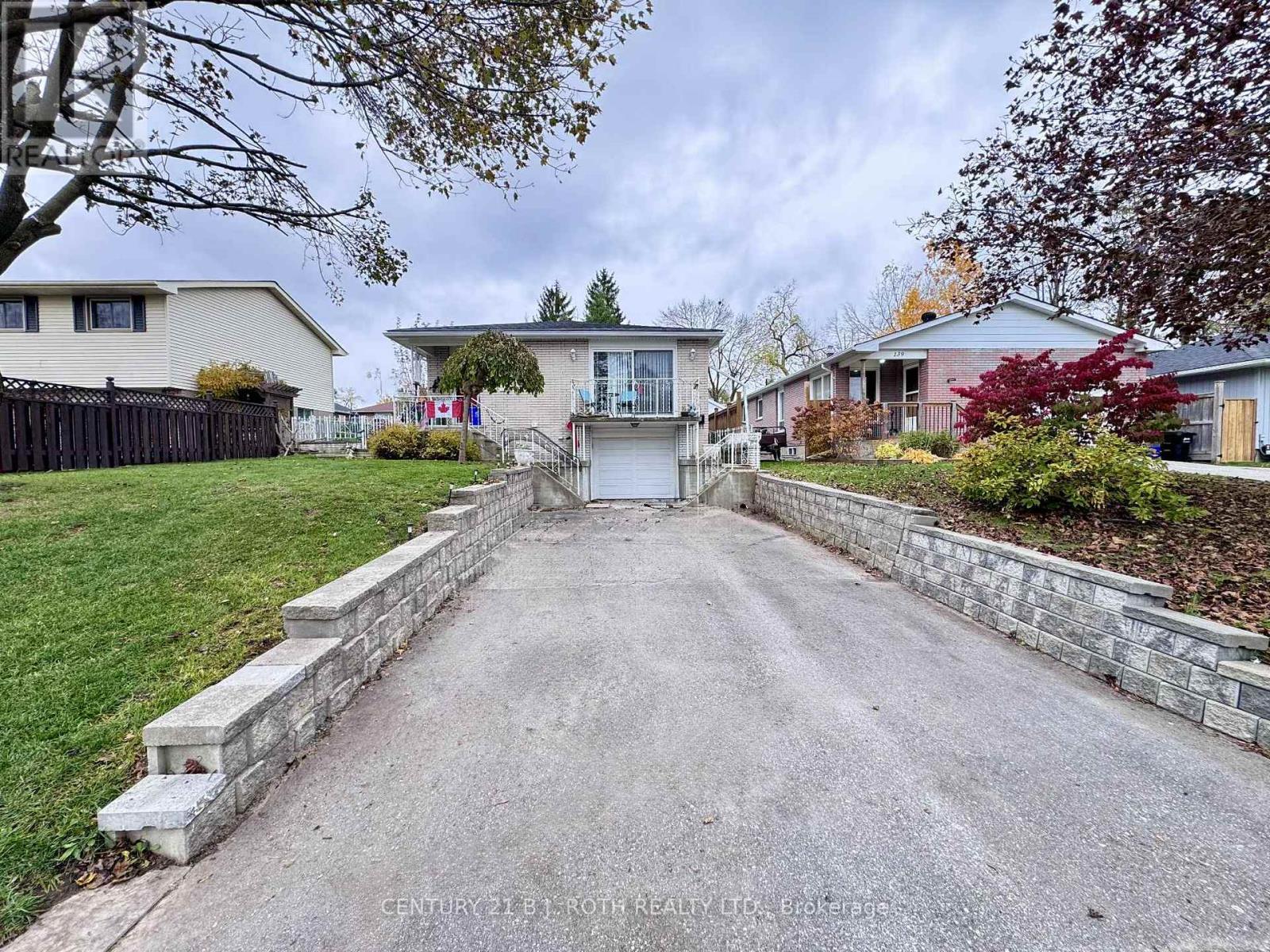 1 parking available - Lower - 141 Gunn Street, Barrie, ON - Outdoor