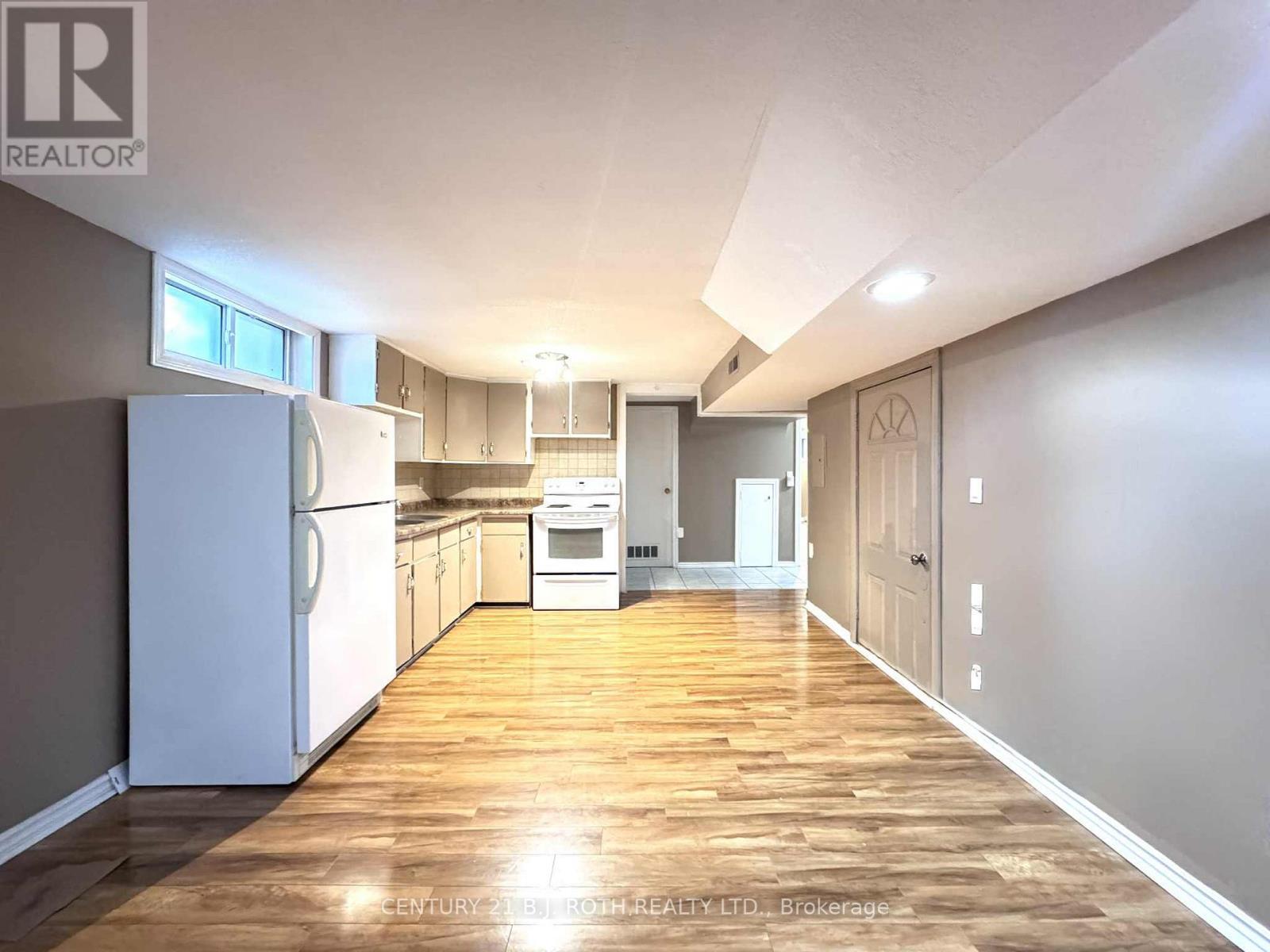 Spacious Kitchen - Lower - 141 Gunn Street, Barrie, ON - Indoor