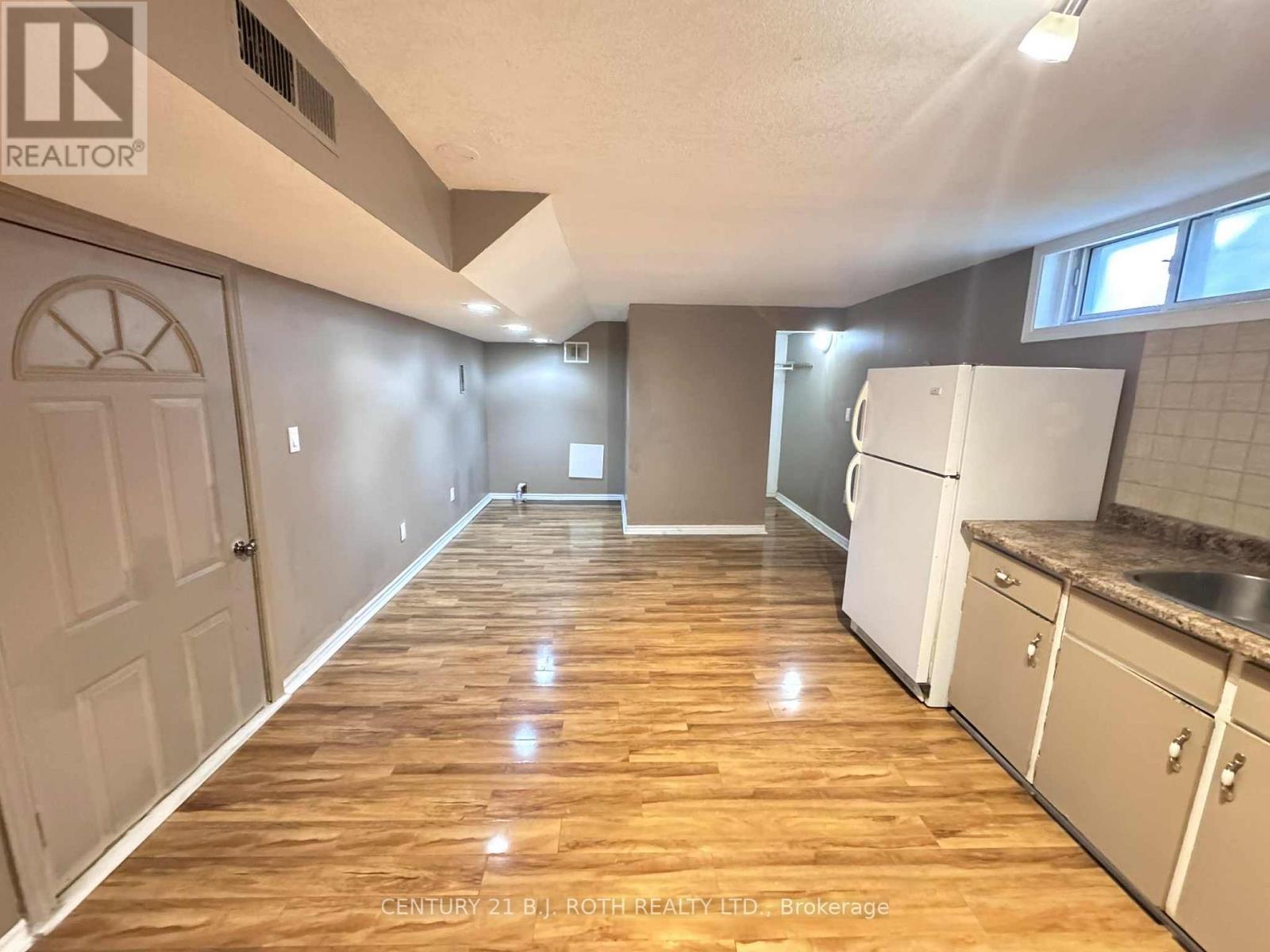 Eat in kitchen with open pantry space - Lower - 141 Gunn Street, Barrie, ON - Indoor
