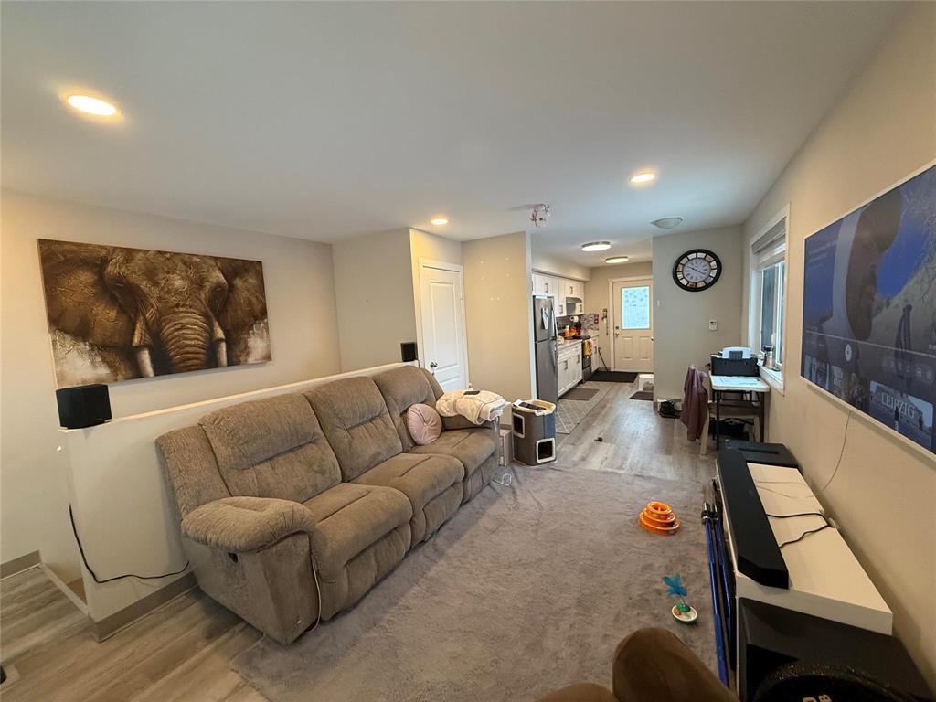 48 1485 Molson Street, Winnipeg, MB - Indoor Photo Showing Living Room