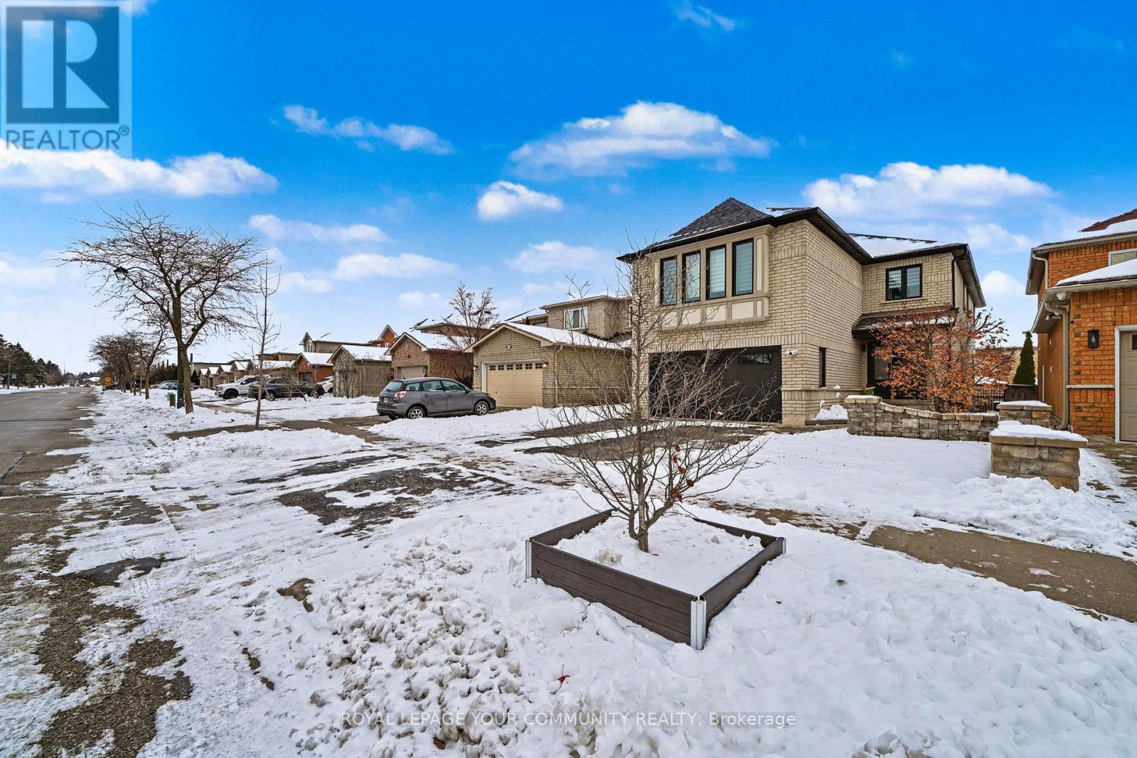 286 Royalpark Way, Vaughan, ON - Outdoor