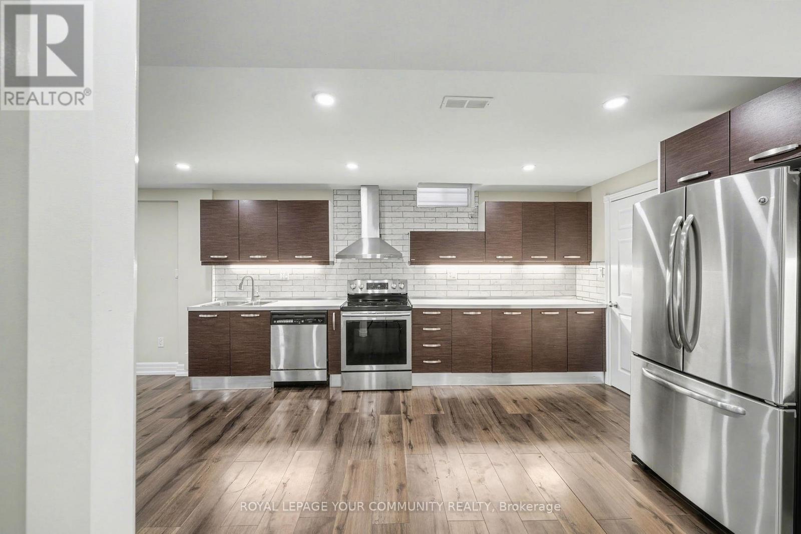 286 Royalpark Way, Vaughan, ON - Indoor Photo Showing Kitchen With Upgraded Kitchen