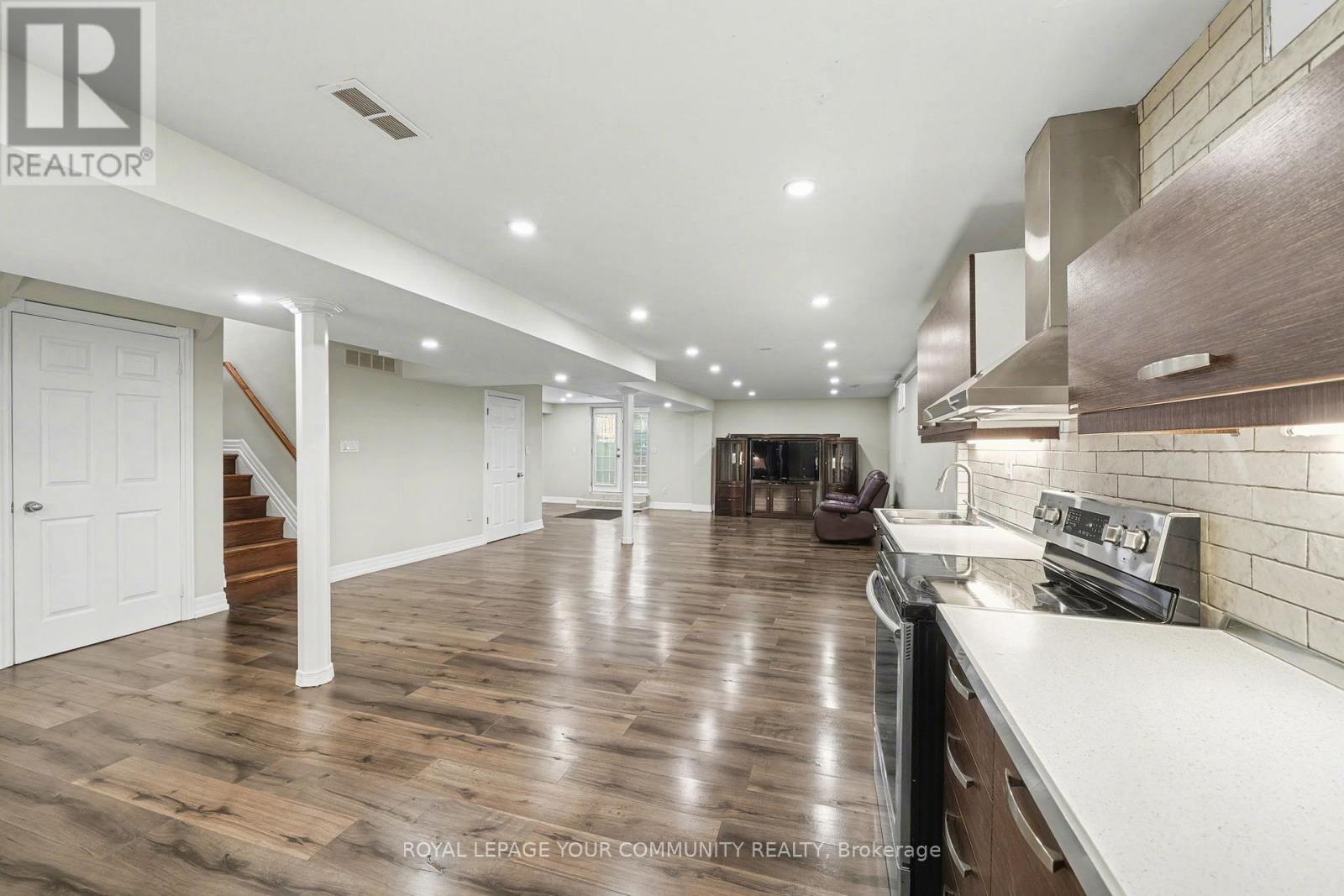 286 Royalpark Way, Vaughan, ON - Indoor