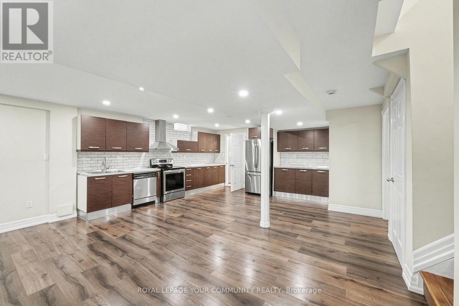 286 Royalpark Way, Vaughan, ON - Indoor Photo Showing Kitchen