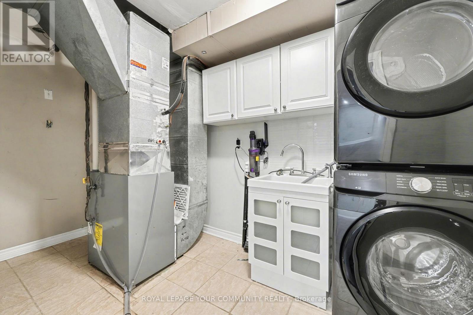 286 Royalpark Way, Vaughan, ON - Indoor Photo Showing Laundry Room