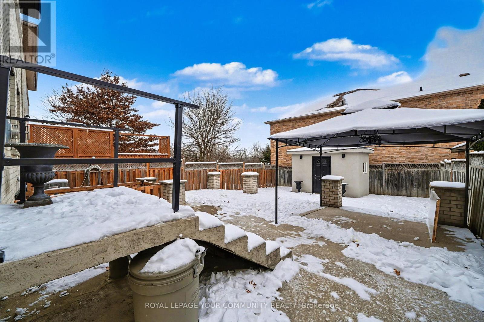 286 Royalpark Way, Vaughan, ON - Outdoor