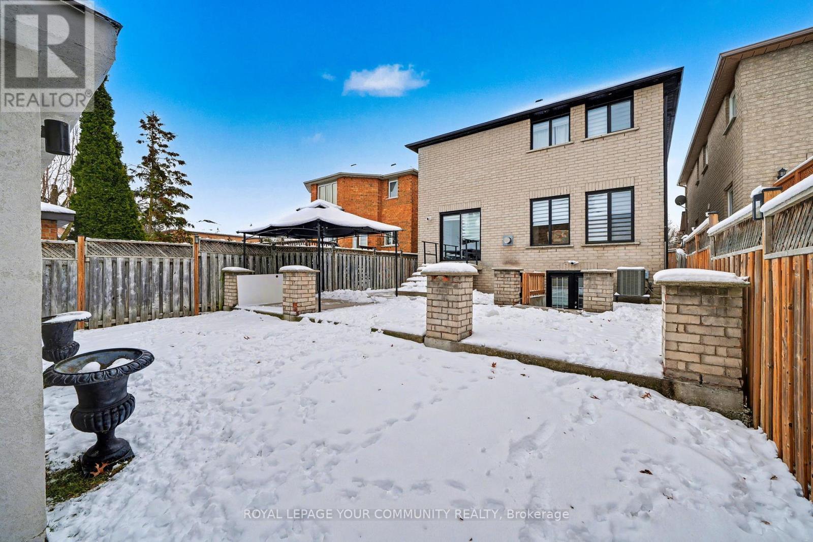 286 Royalpark Way, Vaughan, ON - Outdoor