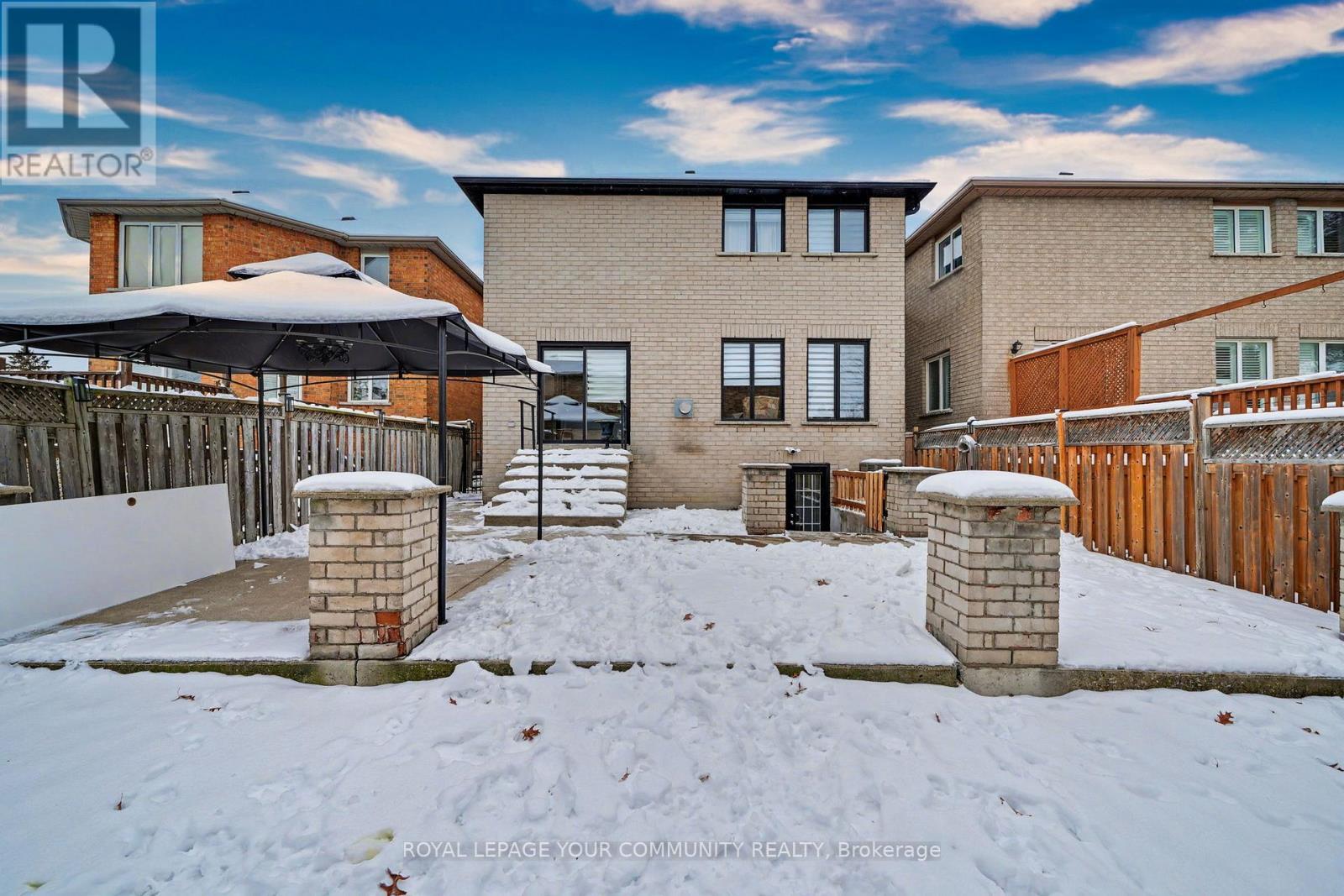 286 Royalpark Way, Vaughan, ON - Outdoor