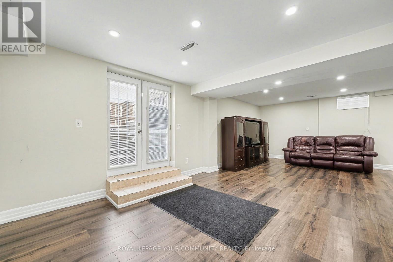 286 Royalpark Way, Vaughan, ON - Indoor