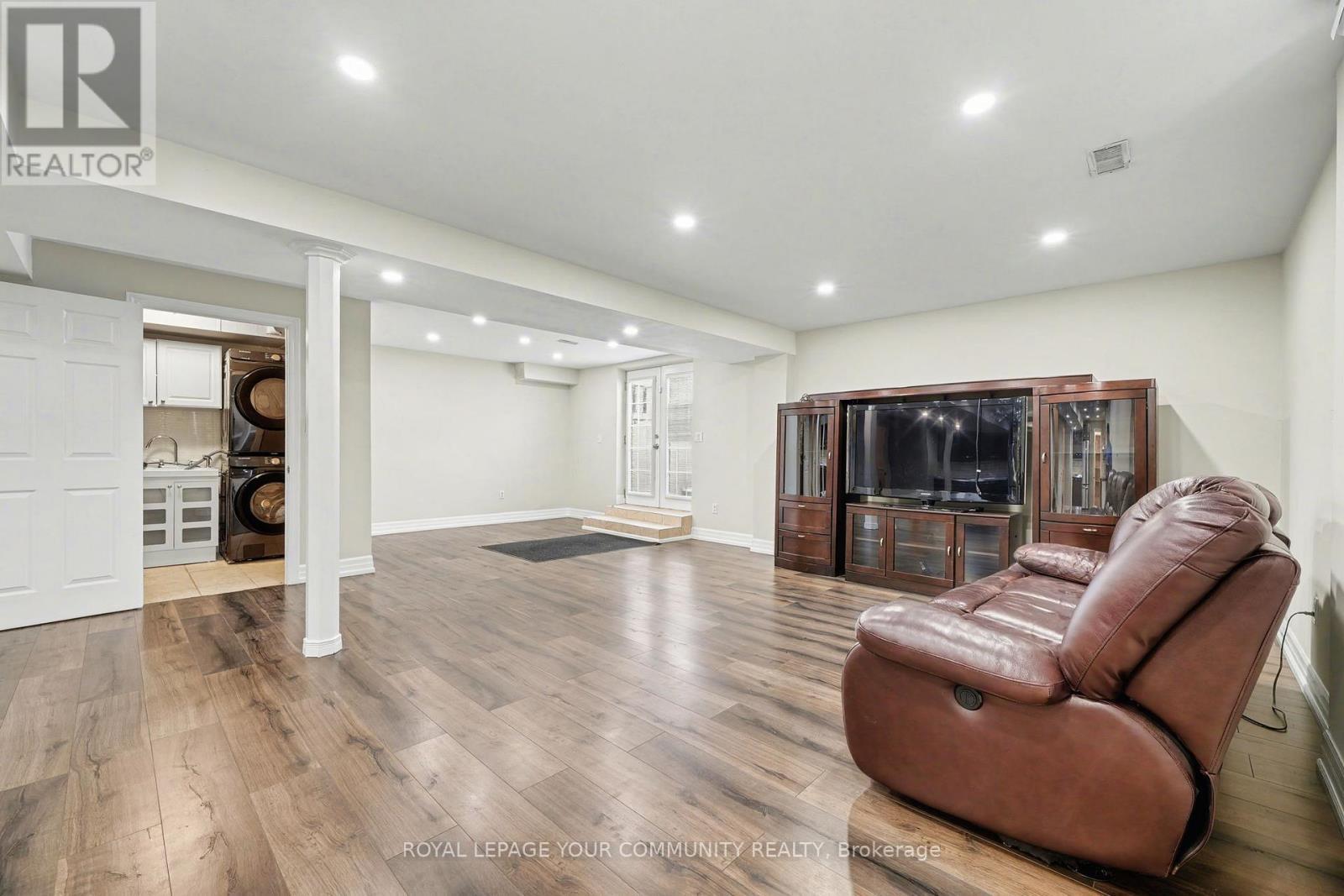 286 Royalpark Way, Vaughan, ON - Indoor