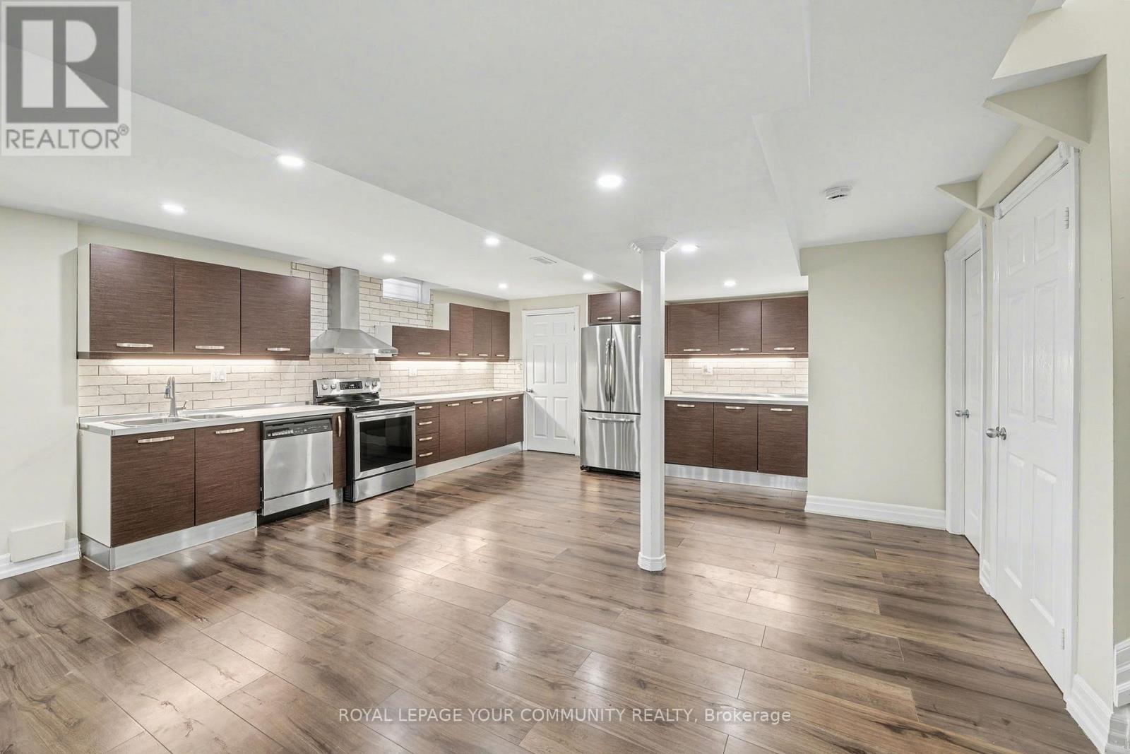 286 Royalpark Way, Vaughan, ON - Indoor Photo Showing Kitchen