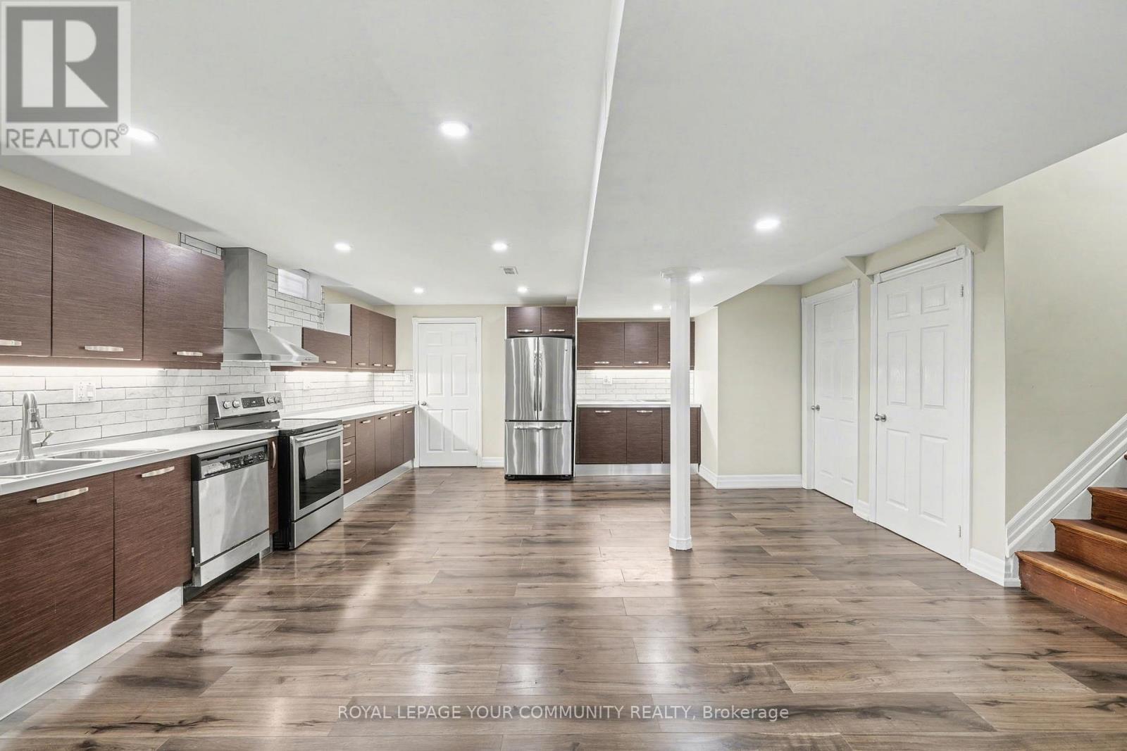 286 Royalpark Way, Vaughan, ON - Indoor Photo Showing Kitchen With Upgraded Kitchen