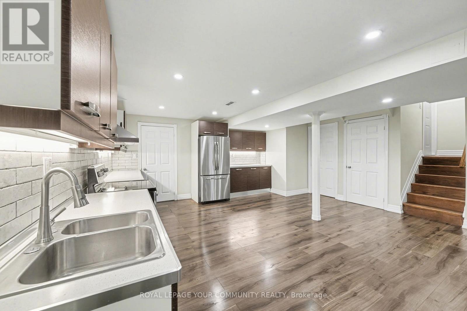 286 Royalpark Way, Vaughan, ON - Indoor Photo Showing Kitchen With Double Sink