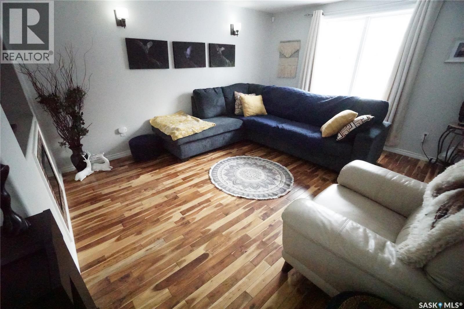 234 Lillooet Street Sw, Moose Jaw, SK - Indoor Photo Showing Living Room