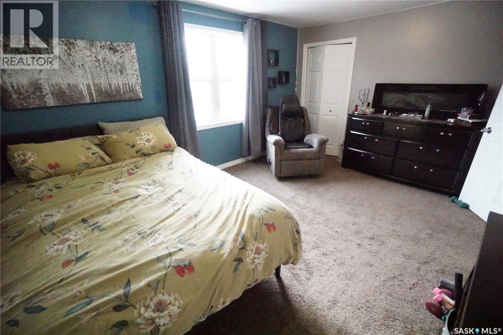 234 Lillooet Street Sw, Moose Jaw, SK - Indoor Photo Showing Bedroom