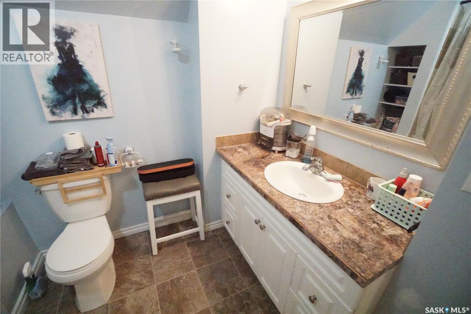 234 Lillooet Street Sw, Moose Jaw, SK - Indoor Photo Showing Bathroom