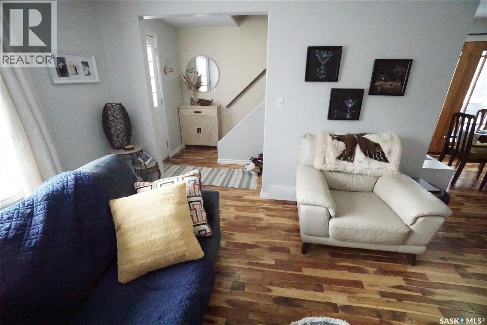 234 Lillooet Street Sw, Moose Jaw, SK - Indoor Photo Showing Living Room