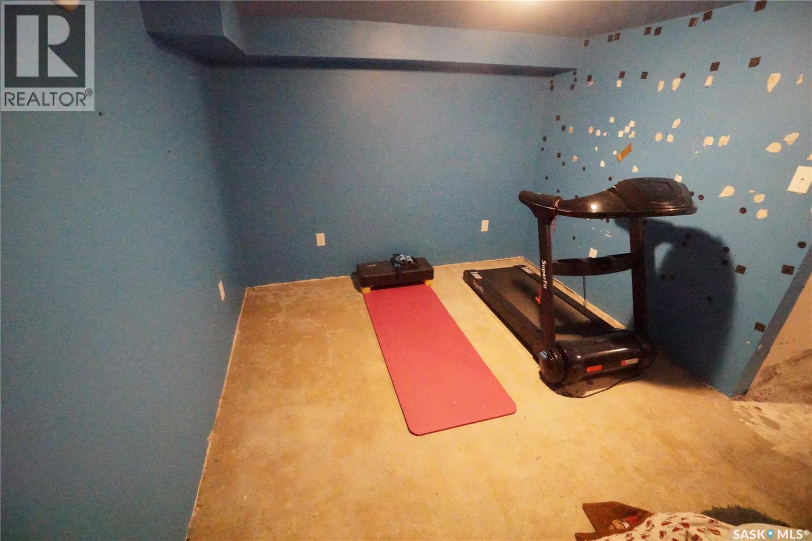 234 Lillooet Street Sw, Moose Jaw, SK - Indoor Photo Showing Other Room