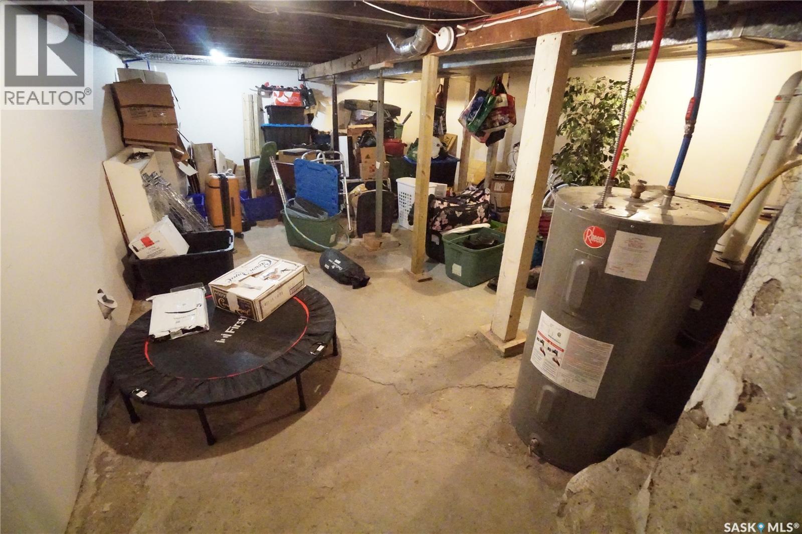 234 Lillooet Street Sw, Moose Jaw, SK - Indoor Photo Showing Basement