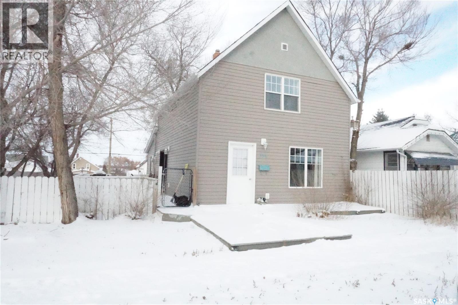 234 Lillooet Street Sw, Moose Jaw, SK - Outdoor