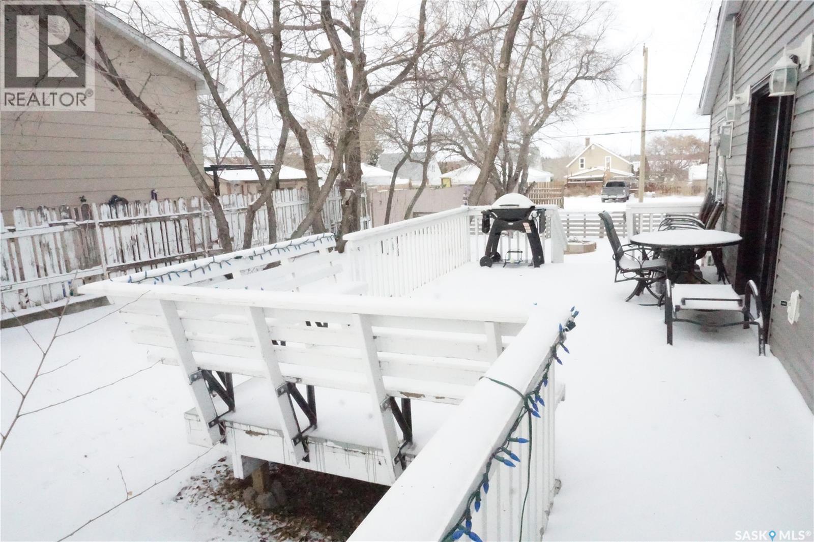 234 Lillooet Street Sw, Moose Jaw, SK - Outdoor