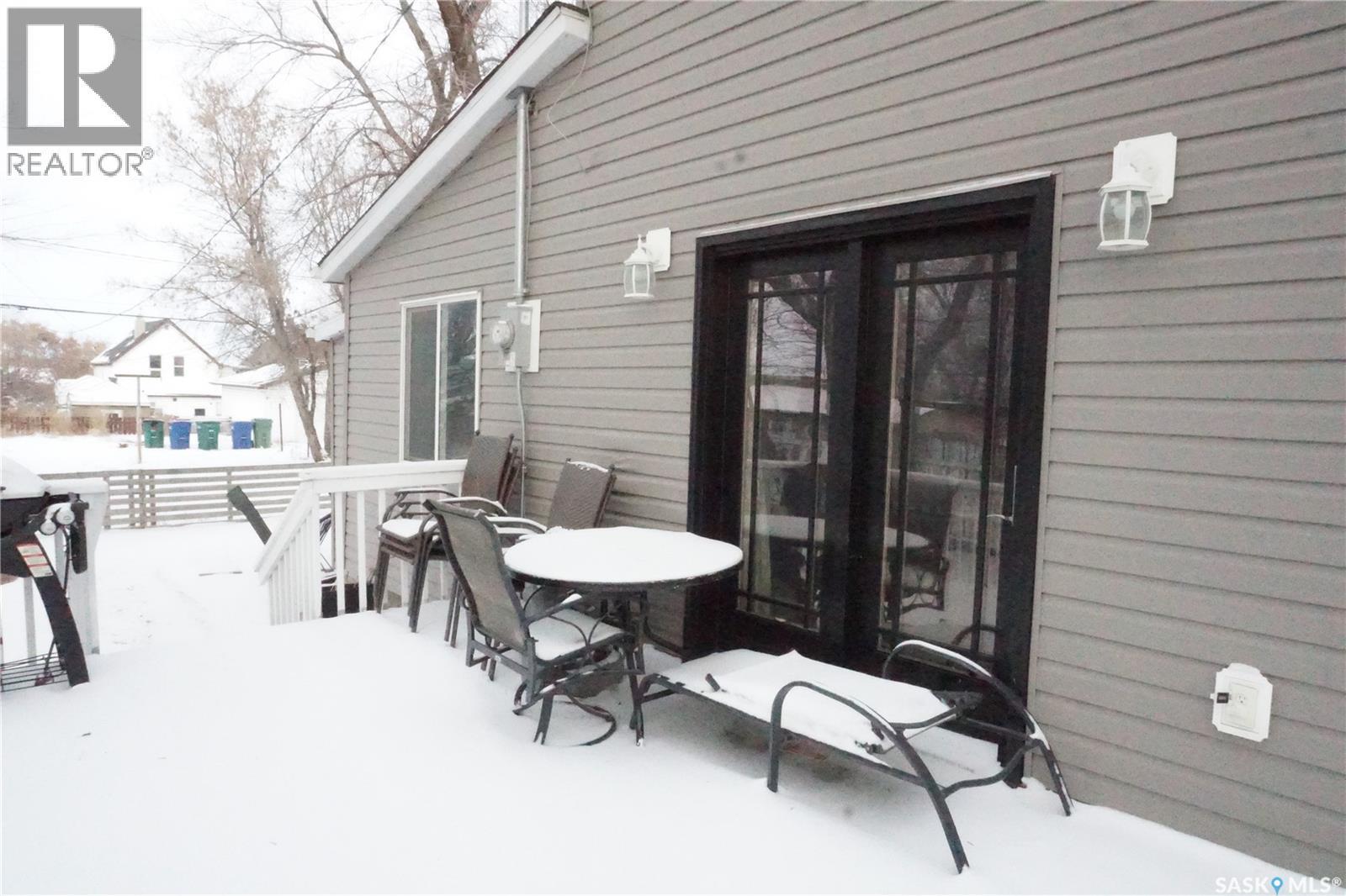 234 Lillooet Street Sw, Moose Jaw, SK - Outdoor With Deck Patio Veranda With Exterior