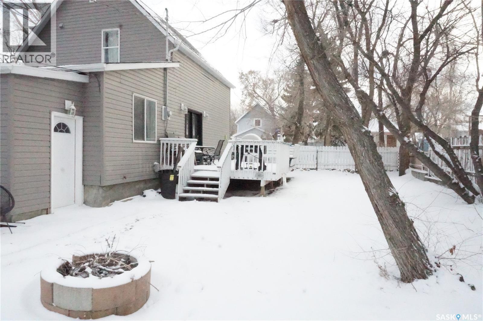 234 Lillooet Street Sw, Moose Jaw, SK - Outdoor