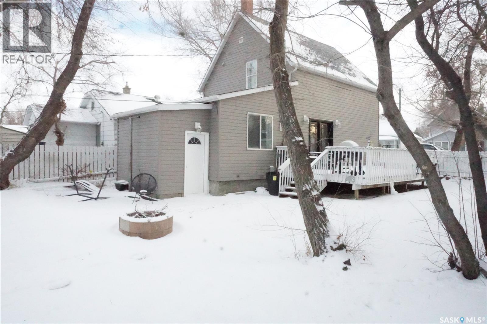 234 Lillooet Street Sw, Moose Jaw, SK - Outdoor With Deck Patio Veranda