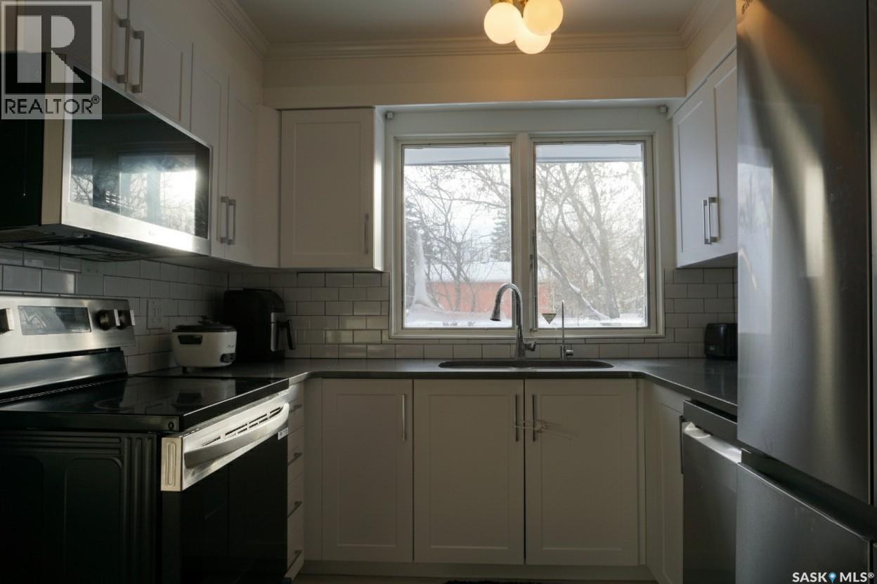81 Mcnab Crescent, Regina, SK - Indoor Photo Showing Kitchen