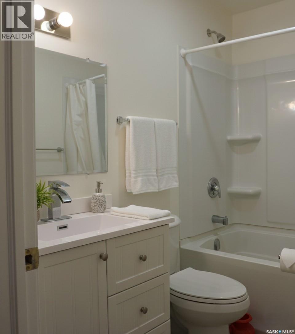 81 Mcnab Crescent, Regina, SK - Indoor Photo Showing Bathroom